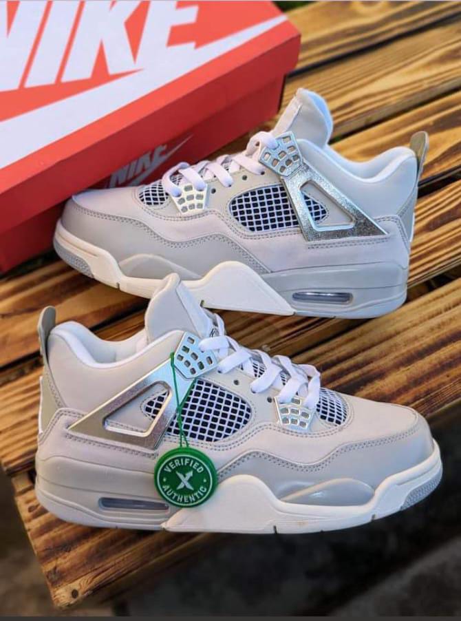 Jordan 4 - View 3