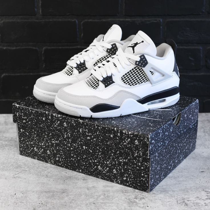 Jordan 4 - View 2