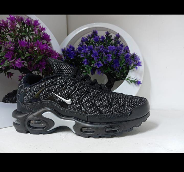 Nike TN - View 2